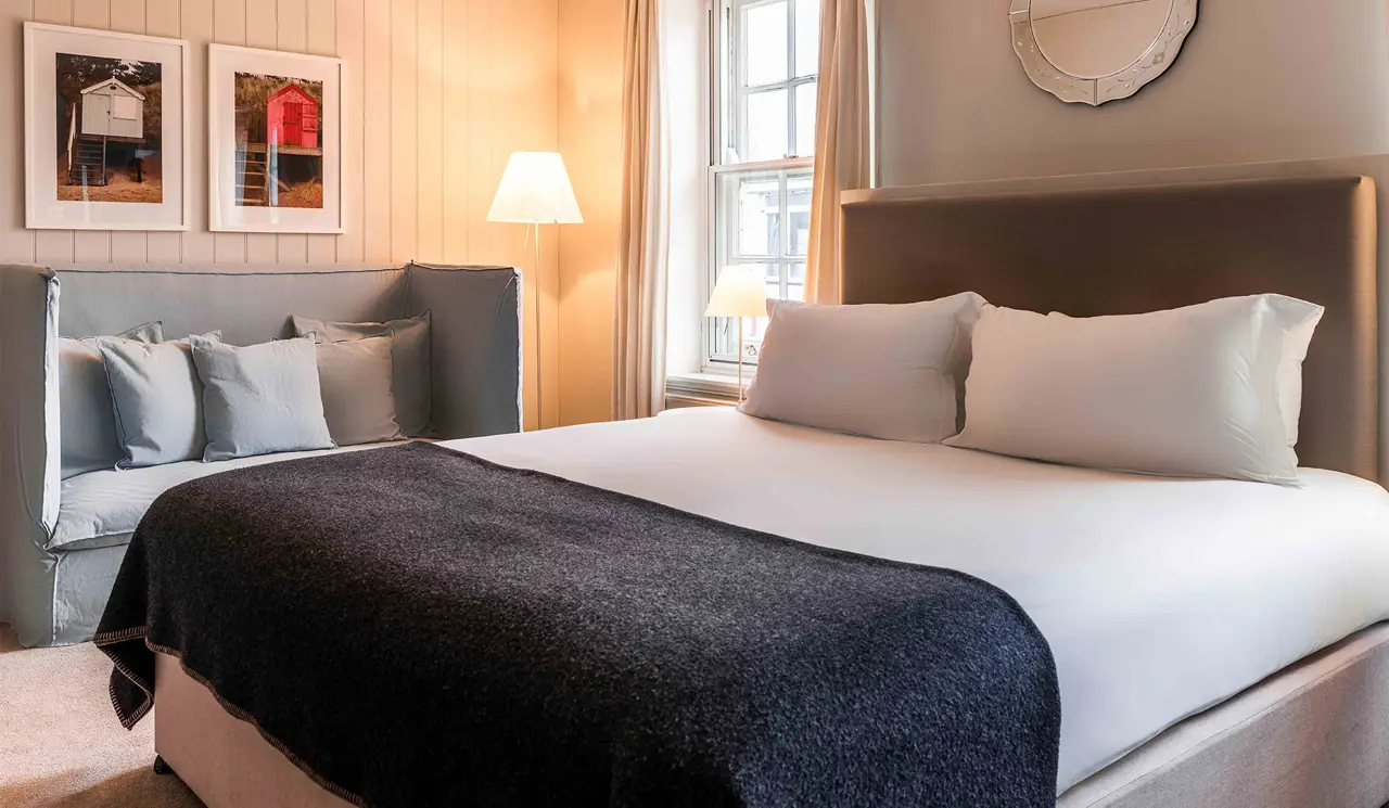 The Crown at Woodbridge - stay - Superior double bedroom