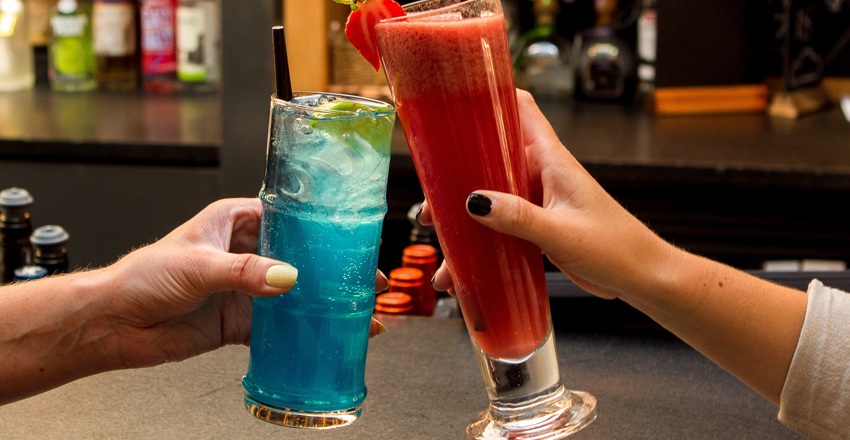 The Crown at Woodbridge, BFG and Strawberry Daquiri at the bar